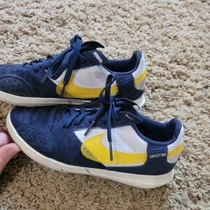 Indoor soccer shoes nike